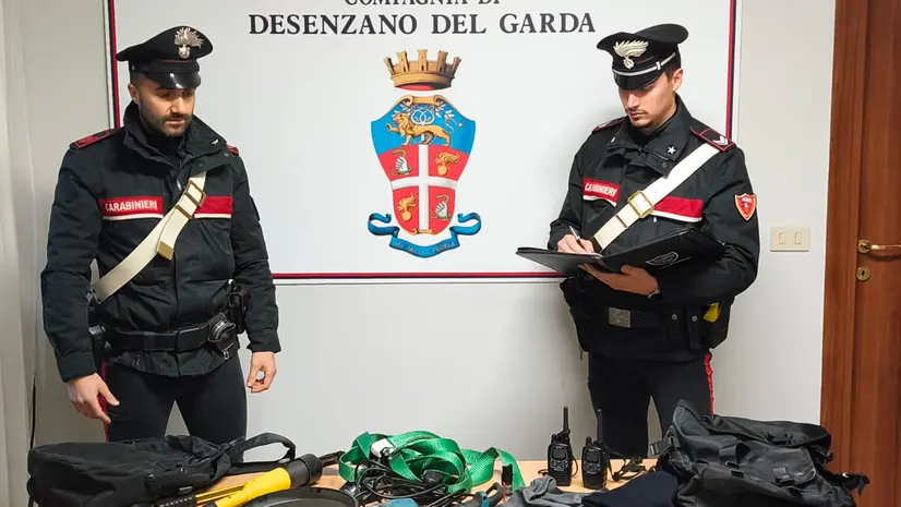 Gli arnesi da scasso trovati sul veicolo