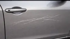 Righe su una portiera, immagine rappresentativa