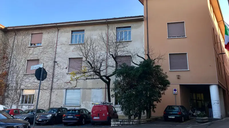 L'ex Ragioneria in via Carducci a Desenzano - © www.giornaledibrescia.it