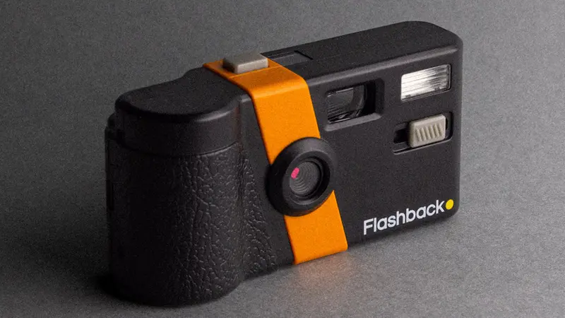 Una Flashback Camera