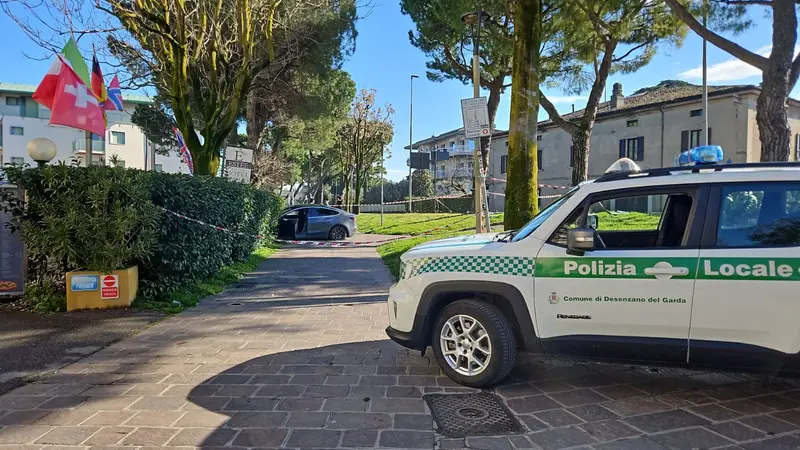 Desenzano, incidente in pieno centro