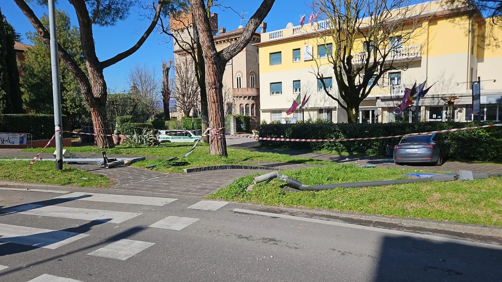 Desenzano, incidente in pieno centro