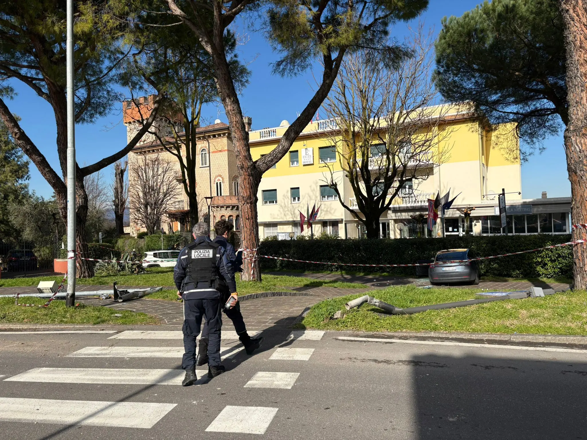 Desenzano, incidente in pieno centro