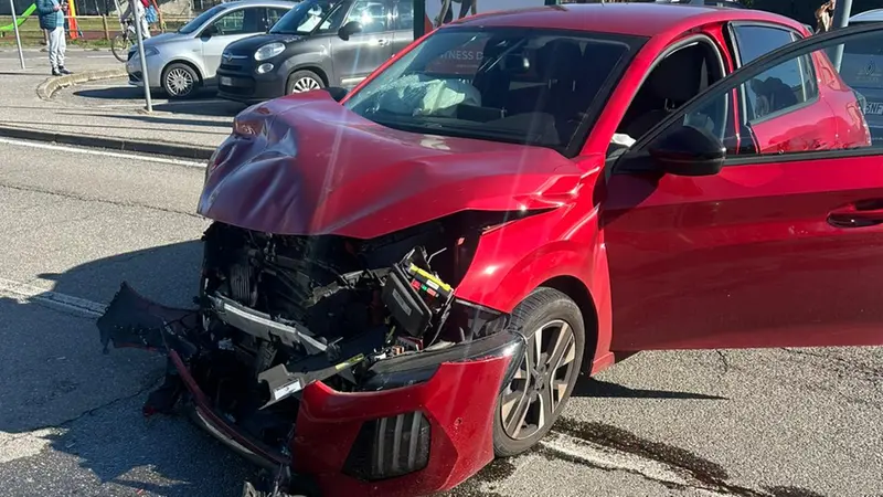 La Peugeot coinvolta nell'incidente avvenuto a Chiari