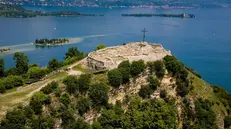 Una veduta della Rocca di Manerba - © www.giornaledibrescia.it