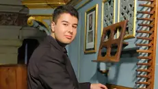 Enzo Pedretti all'organo - © www.giornaledibrescia.it