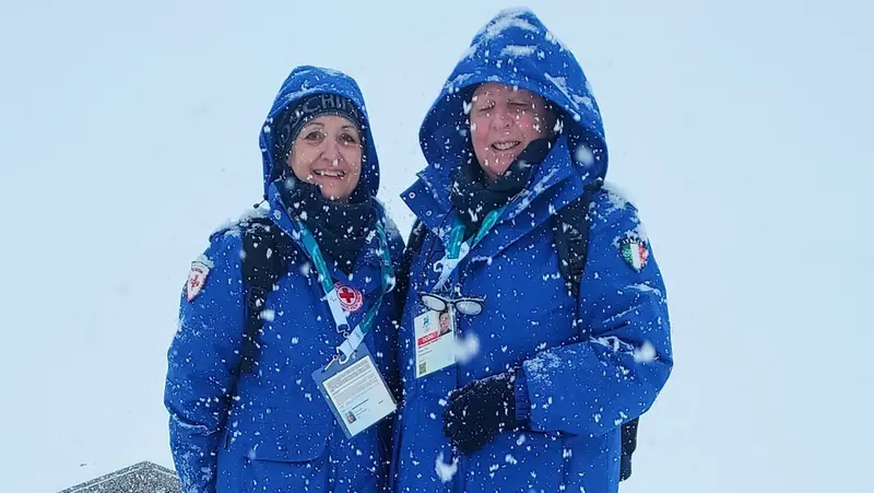 Due volontari della Croce Rossa - © www.giornaledibrescia.it