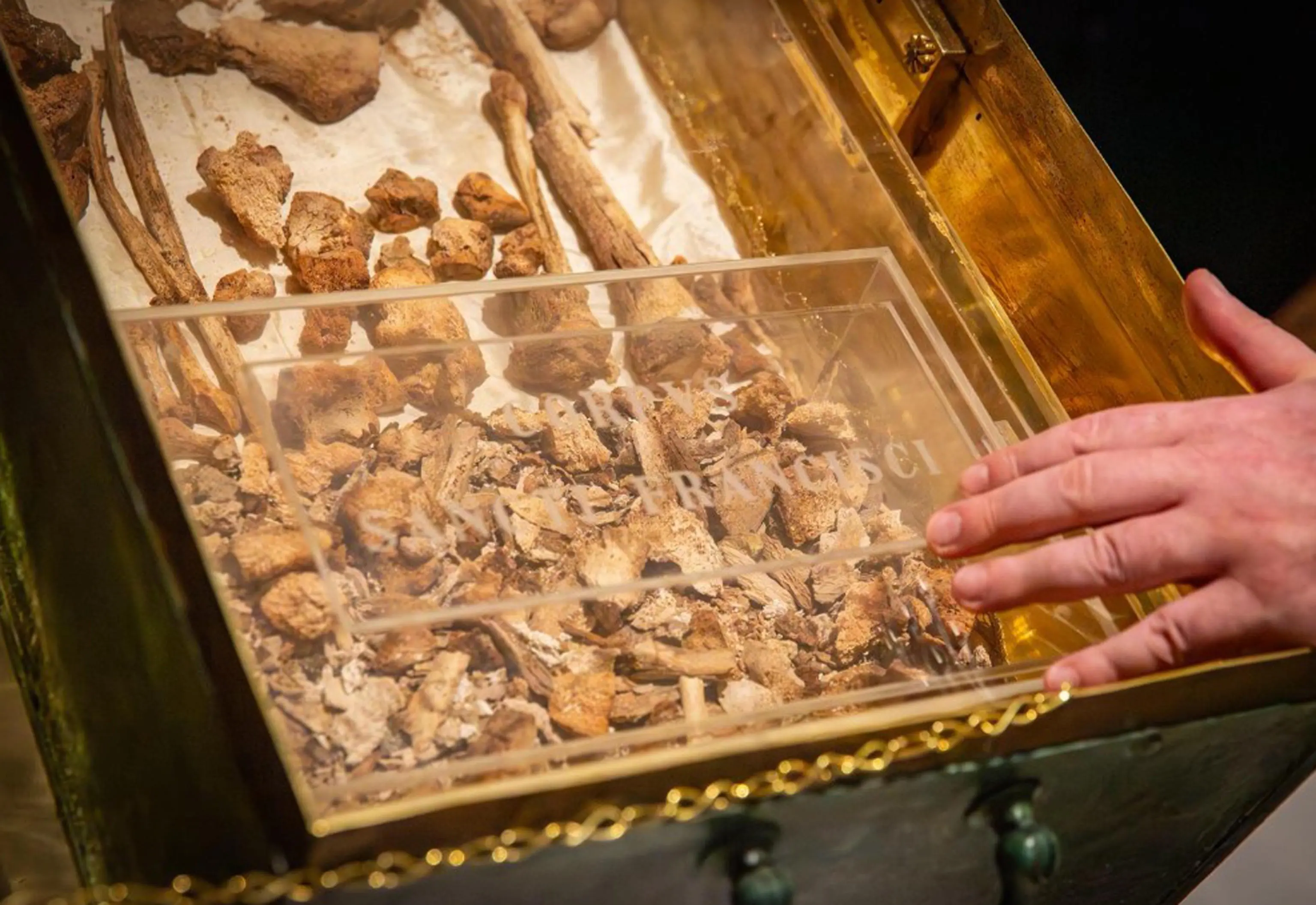 Ad Assisi la prima ostensione delle spoglie di san Francesco