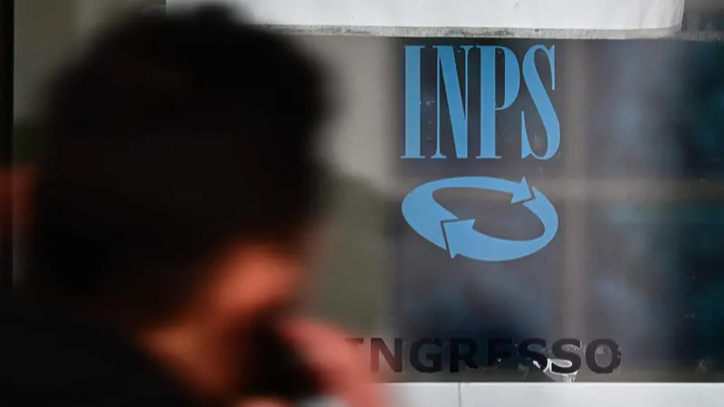 L'ingresso di un ufficio dell'Inps - © www.giornaledibrescia.it