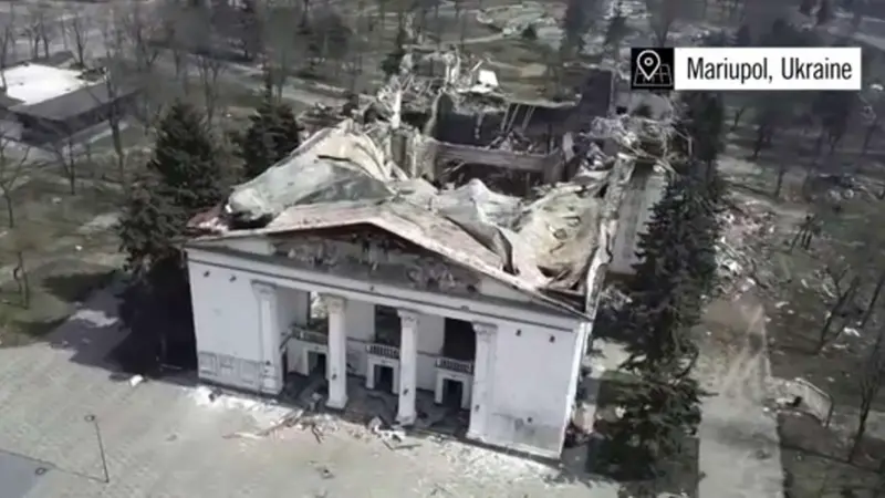 Il Teatro di Mariupol dopo il bombardamento