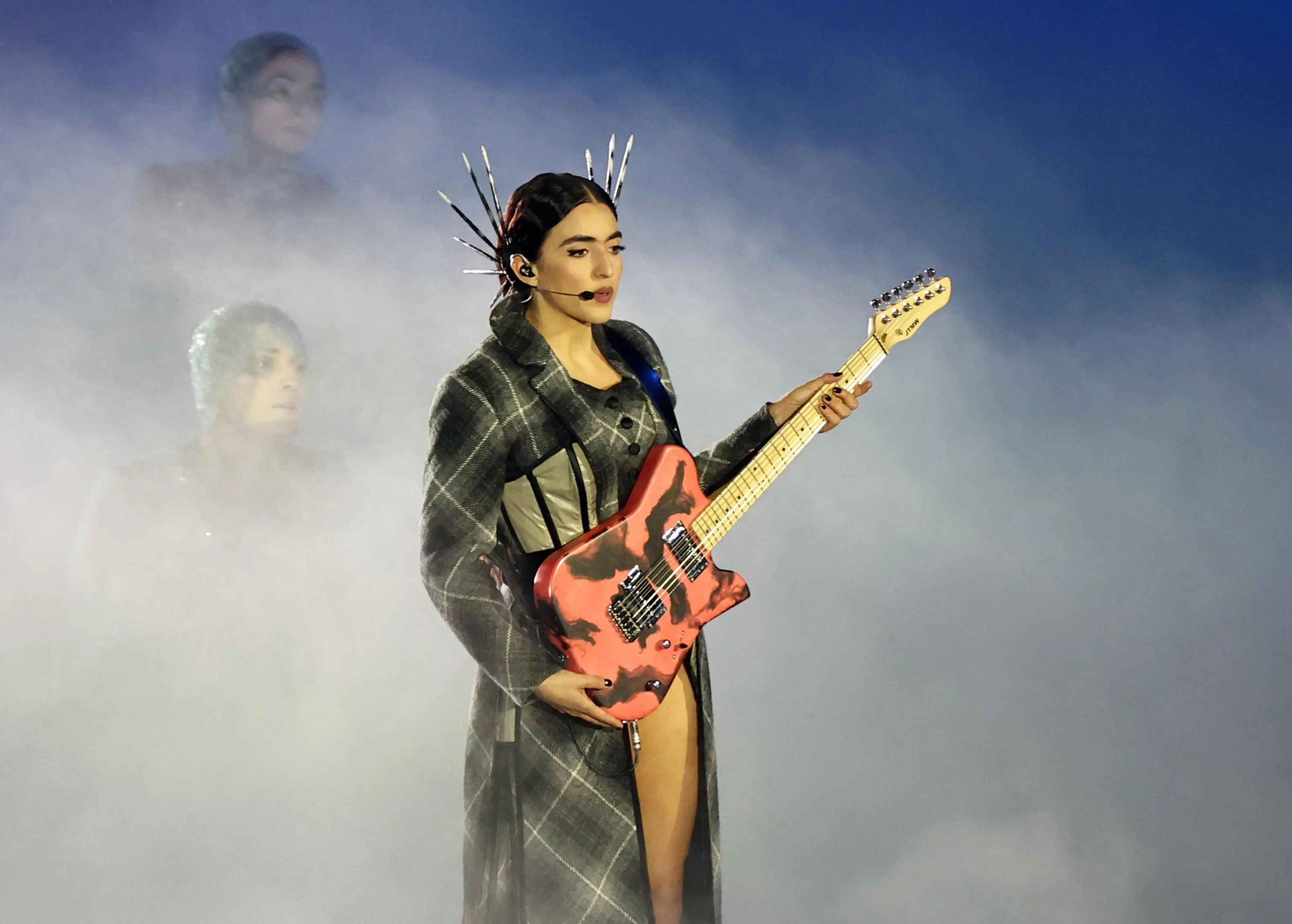 Joan Thiele con Roberto Bolle alla cerimonia conclusiva delle Olimpiadi
