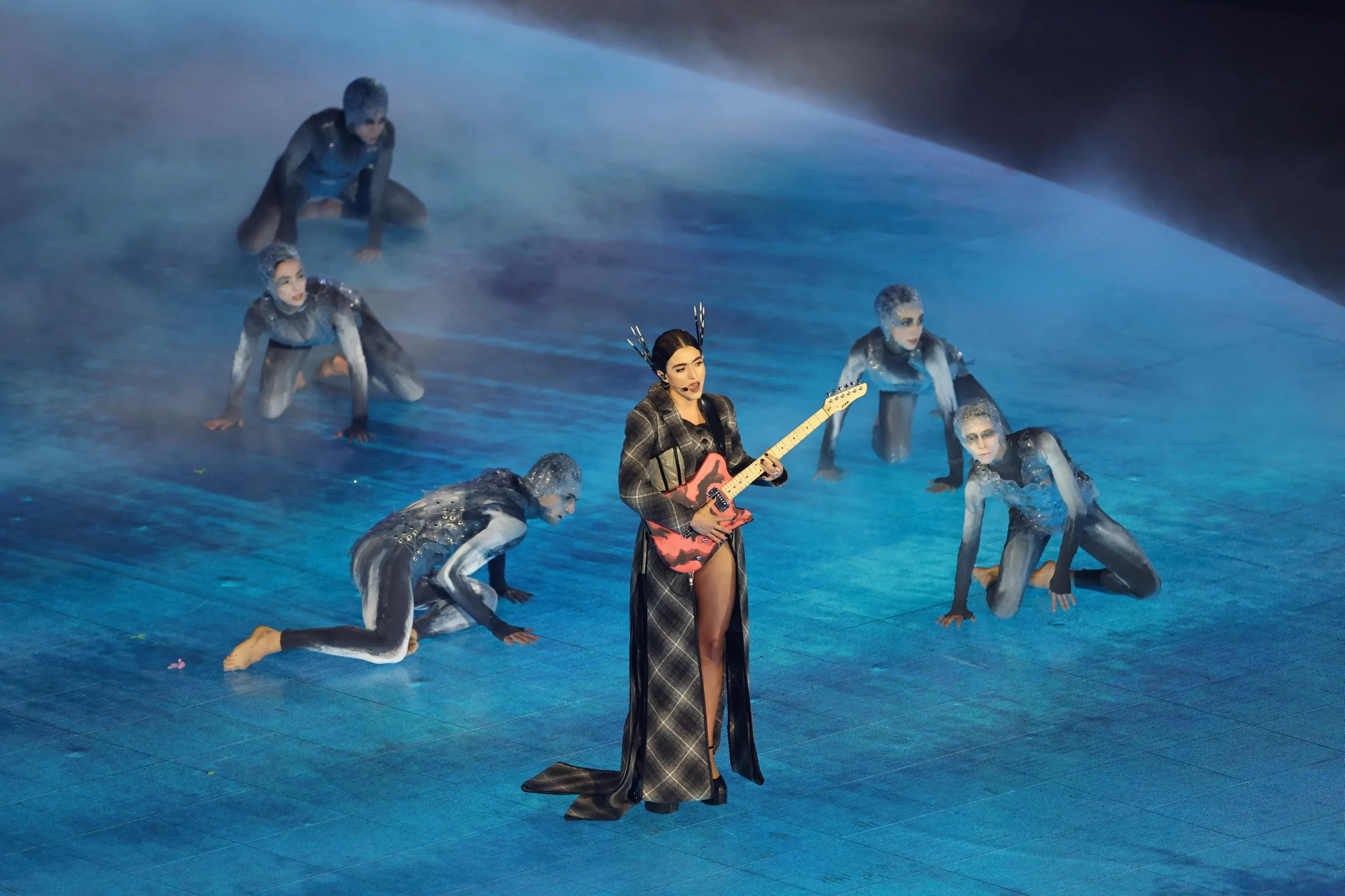 Joan Thiele con Roberto Bolle alla cerimonia conclusiva delle Olimpiadi