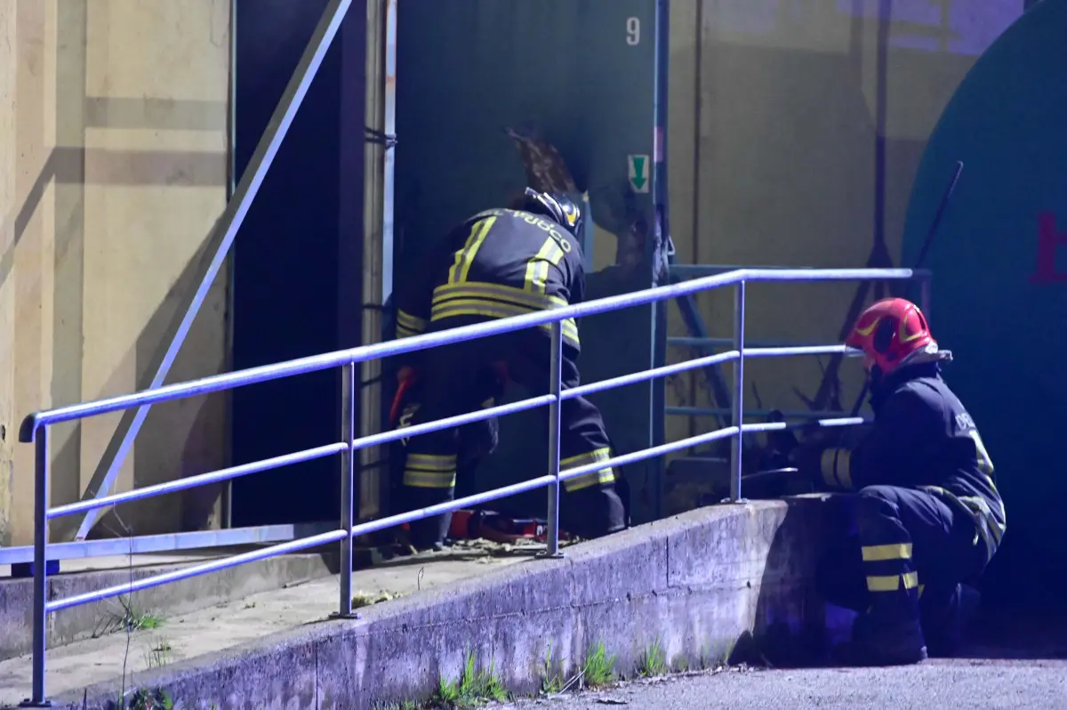 Incendio in un capannone a Bagnolo Mella