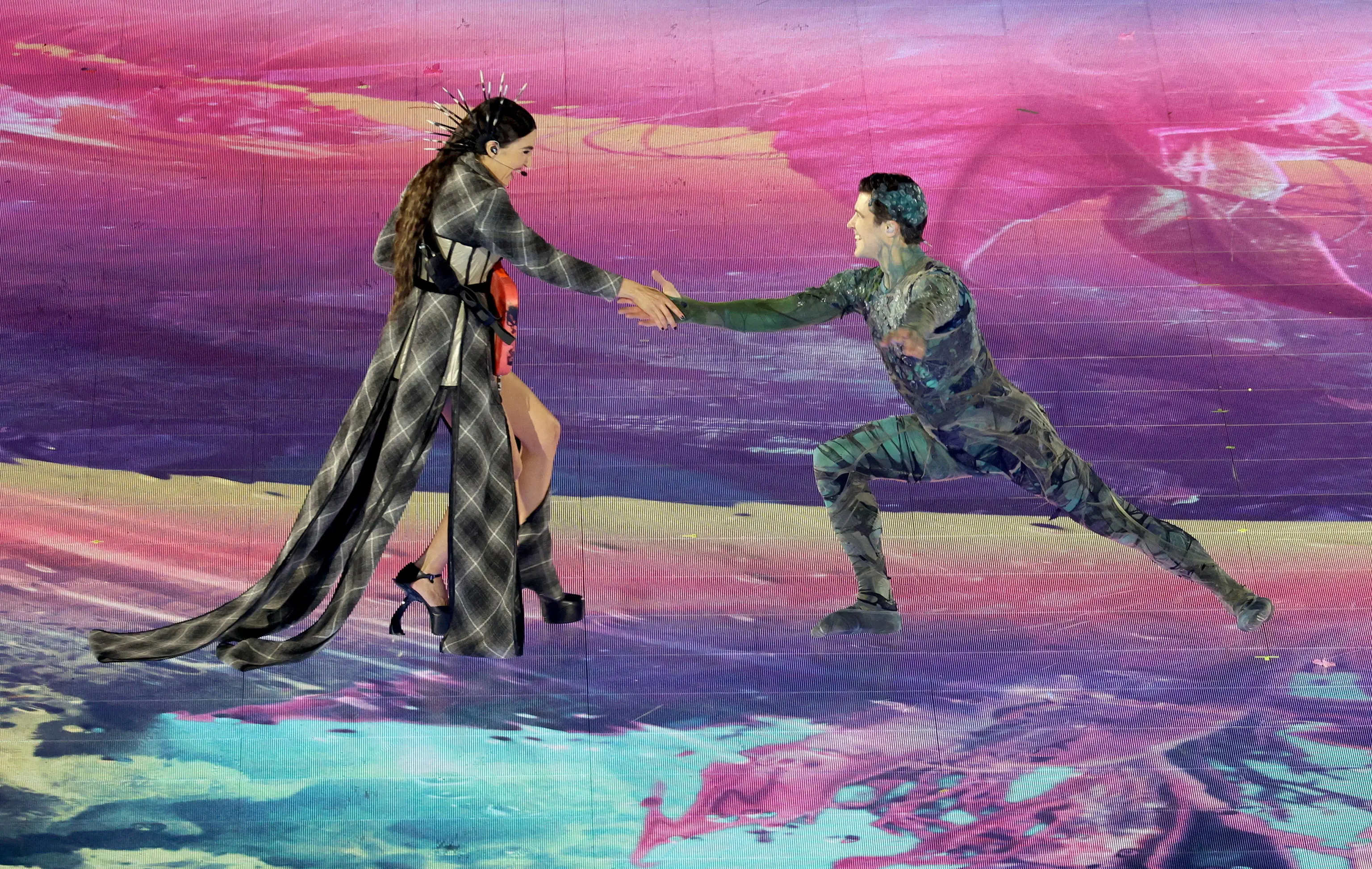 Joan Thiele con Roberto Bolle alla cerimonia conclusiva delle Olimpiadi