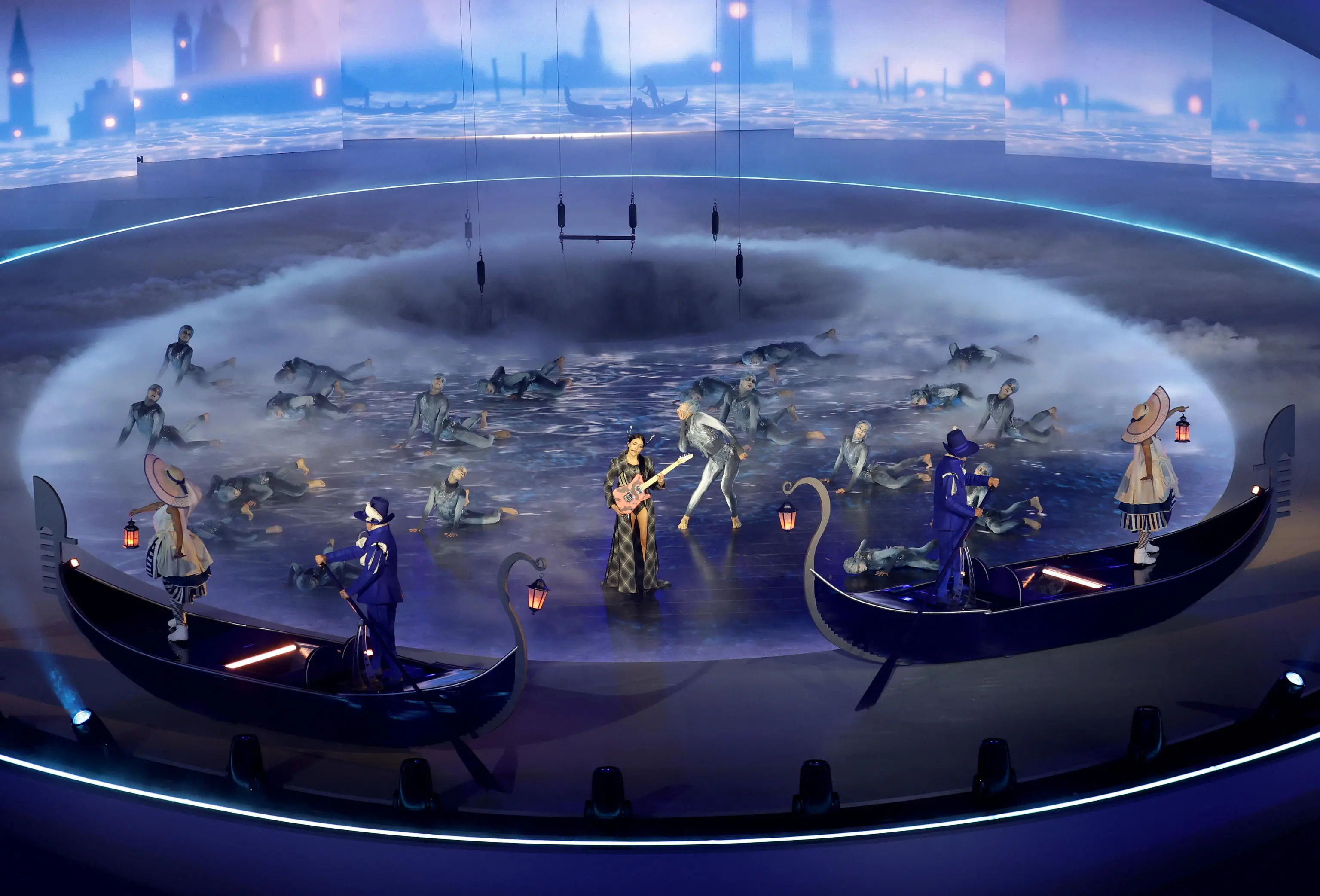 Joan Thiele con Roberto Bolle alla cerimonia conclusiva delle Olimpiadi