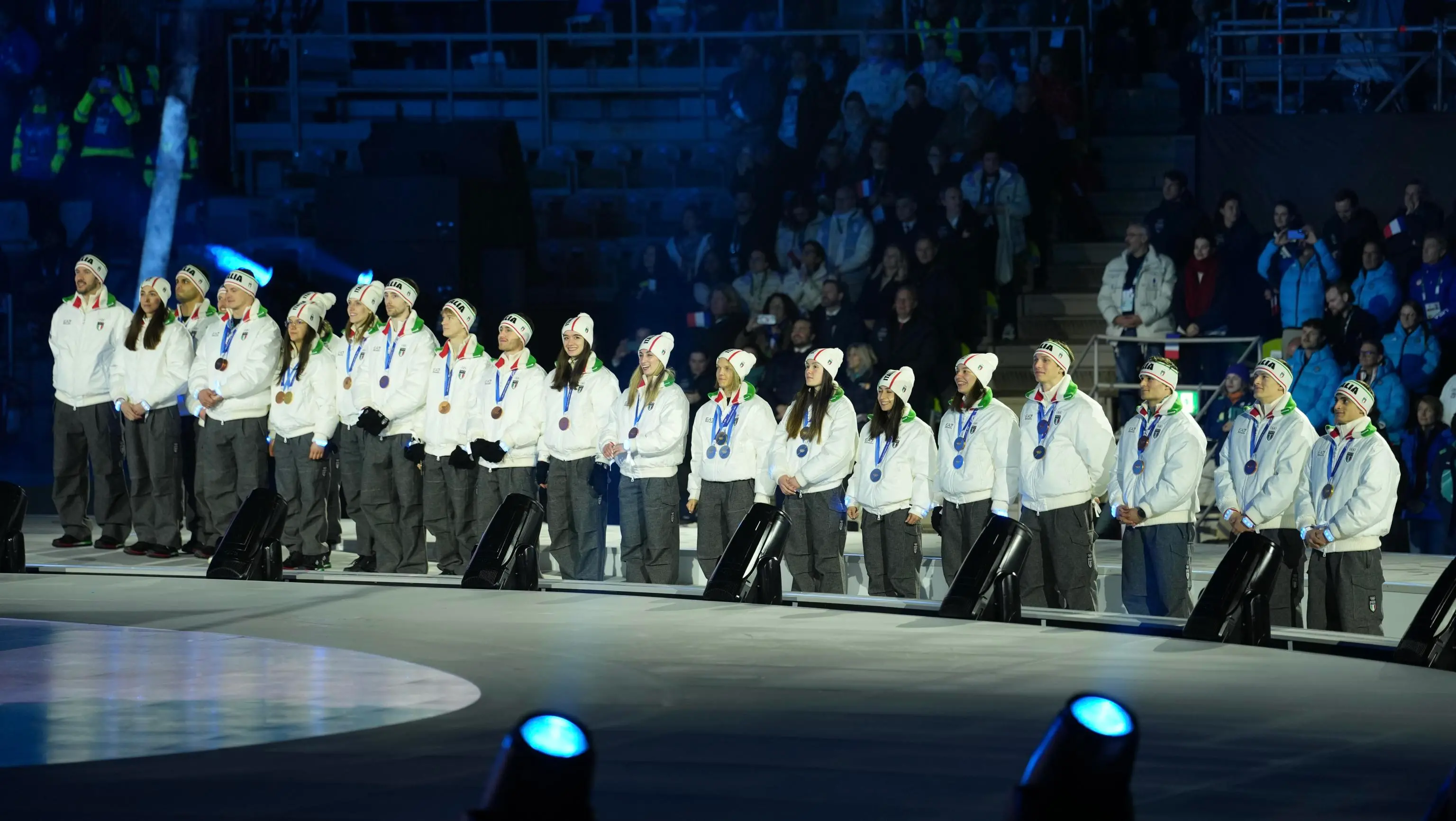 La cerimonia conclusiva delle Olimpiadi di Milano-Cortina