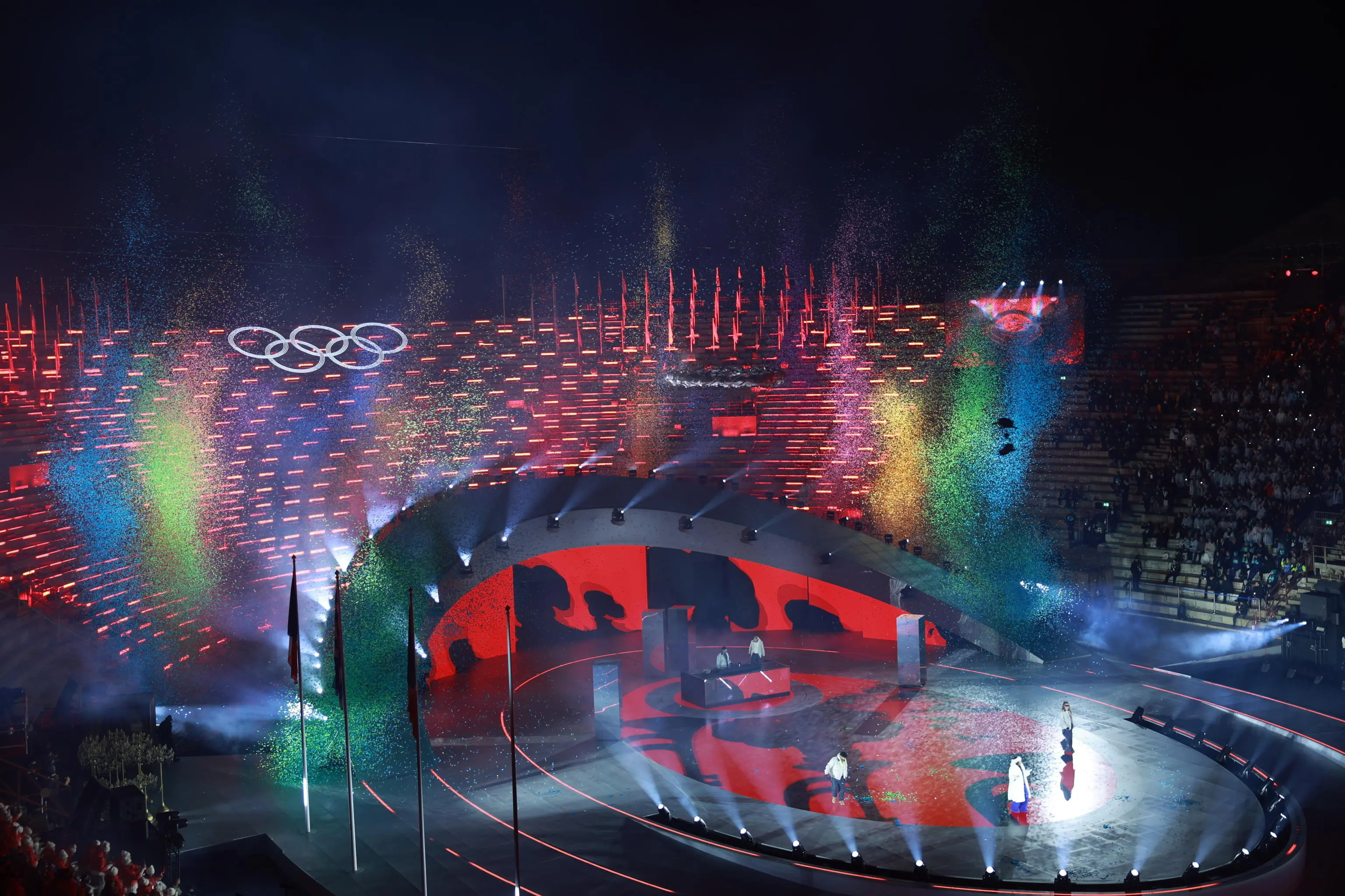 La cerimonia conclusiva delle Olimpiadi di Milano-Cortina