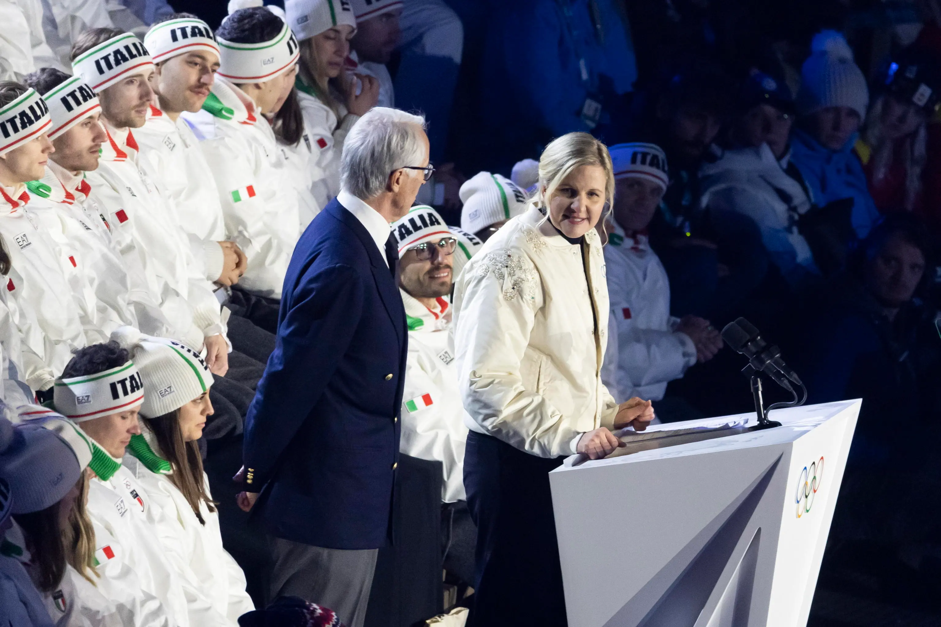 La cerimonia conclusiva delle Olimpiadi di Milano-Cortina