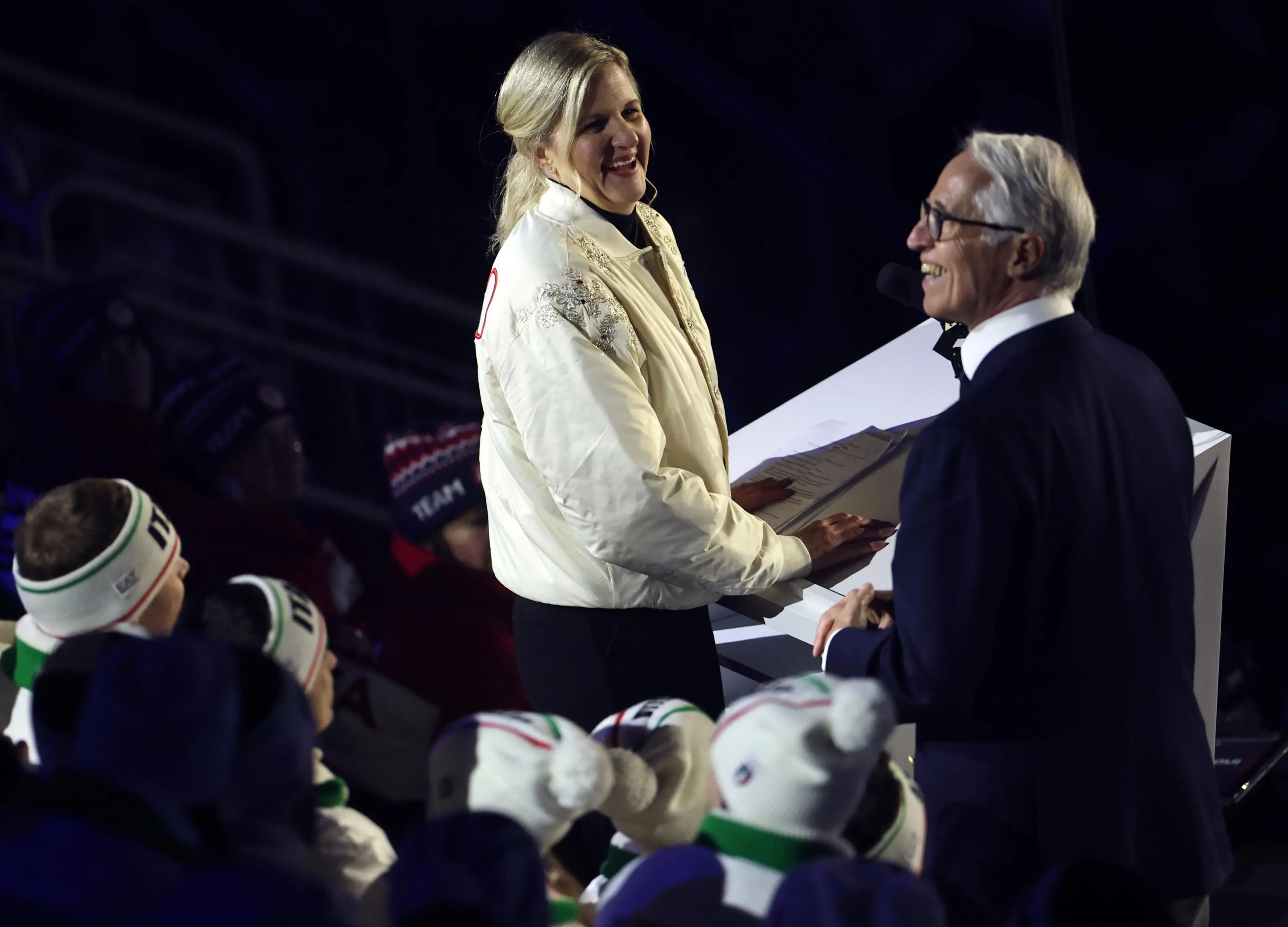 La cerimonia conclusiva delle Olimpiadi di Milano-Cortina