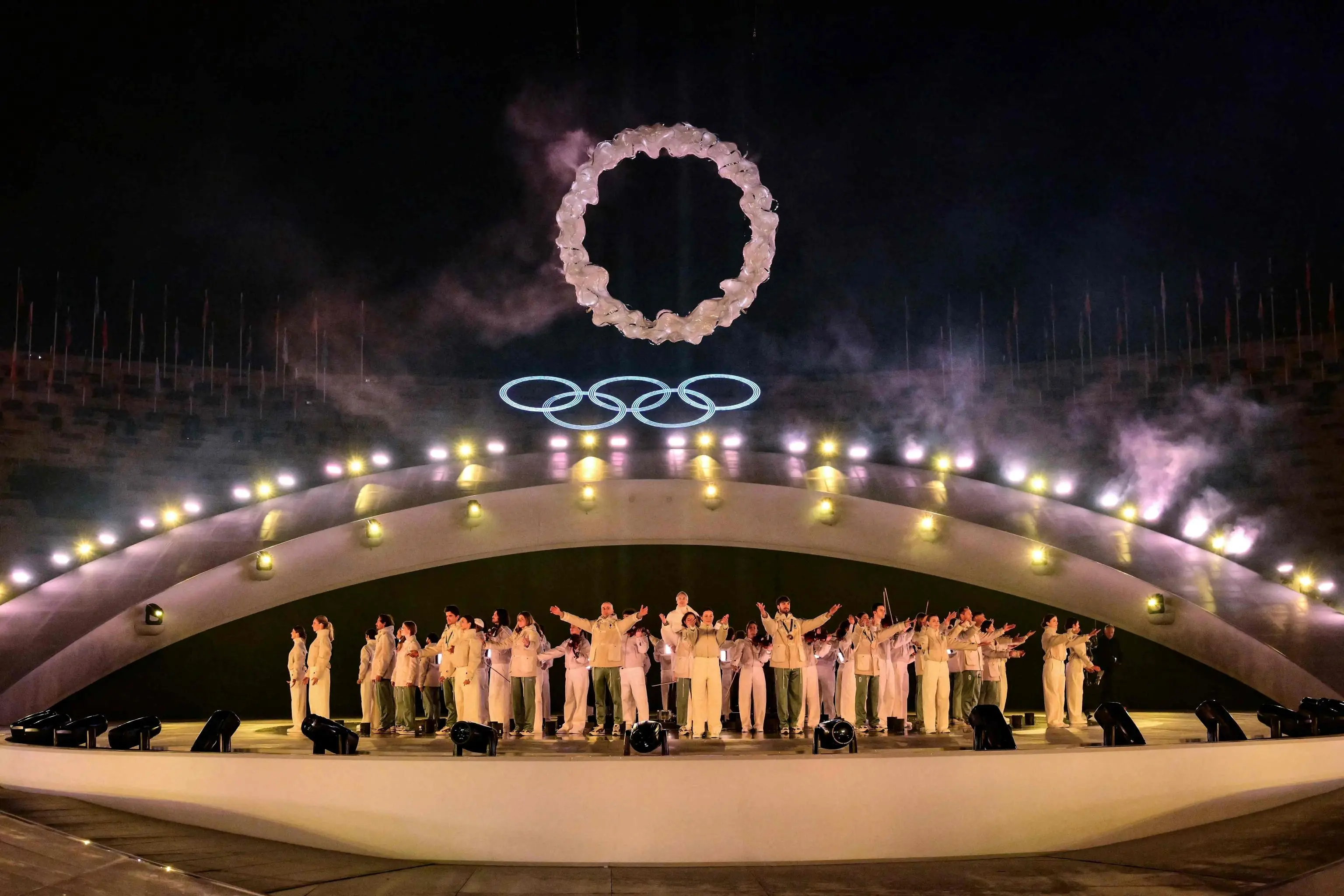 La cerimonia conclusiva delle Olimpiadi di Milano-Cortina