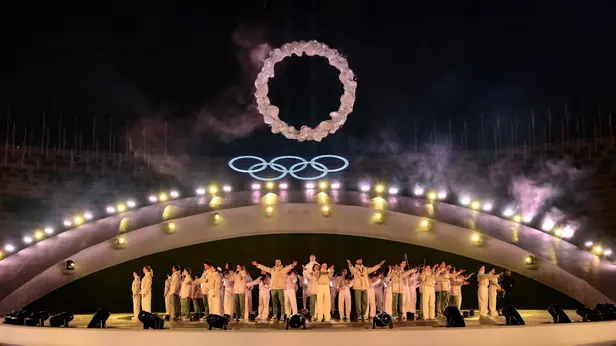 La cerimonia conclusiva delle Olimpiadi di Milano-Cortina