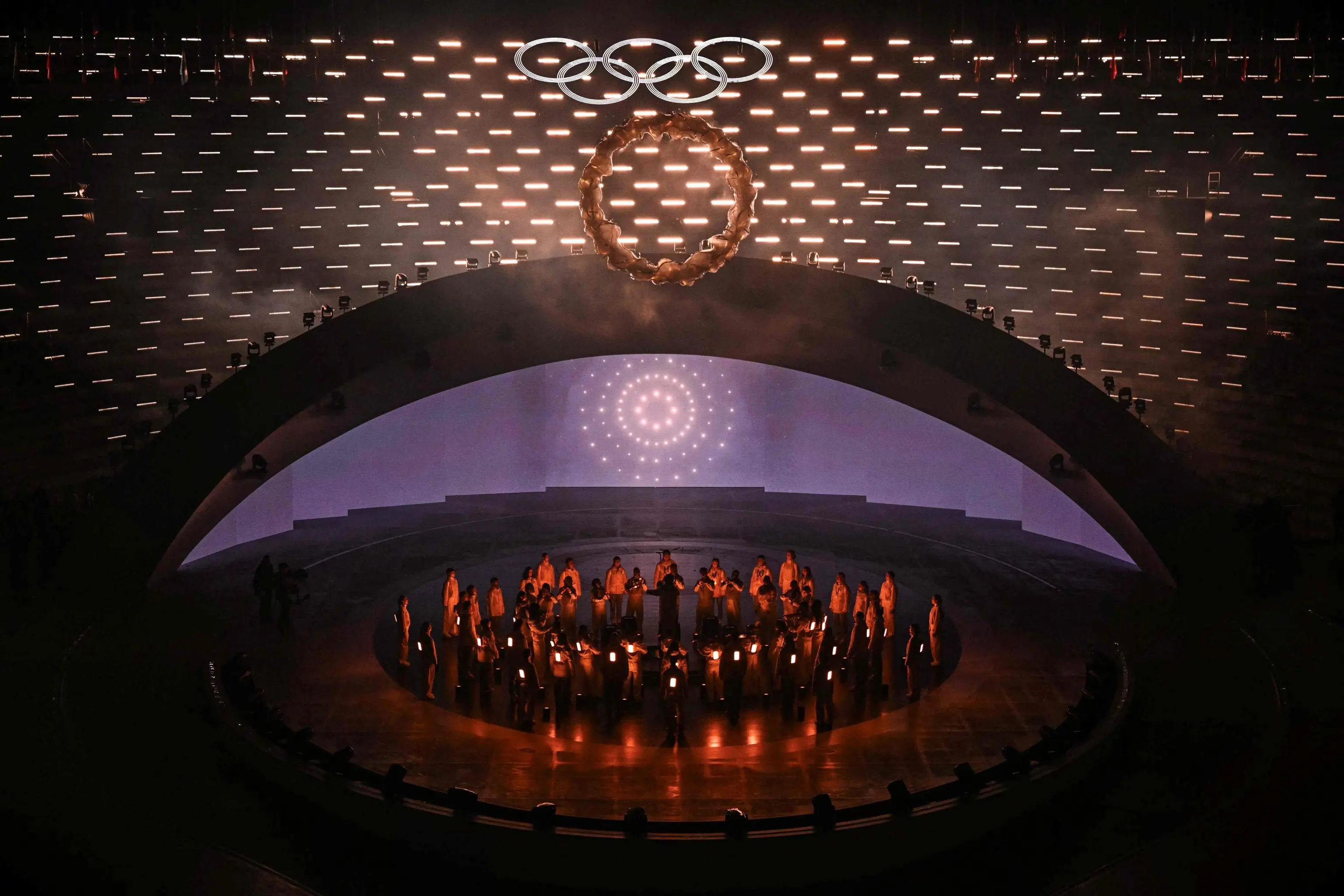 La cerimonia conclusiva delle Olimpiadi di Milano-Cortina