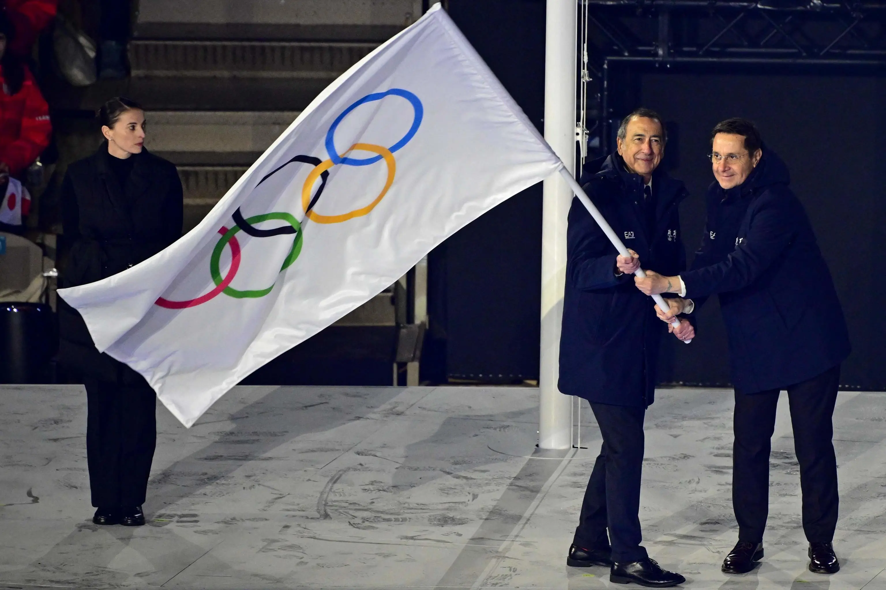 La cerimonia conclusiva delle Olimpiadi di Milano-Cortina