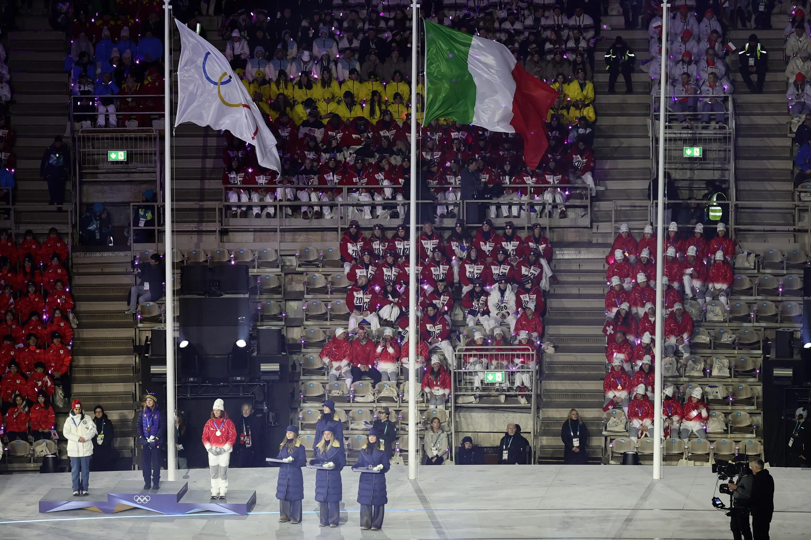 La cerimonia conclusiva delle Olimpiadi di Milano-Cortina