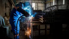 Un operaio - © www.giornaledibrescia.it