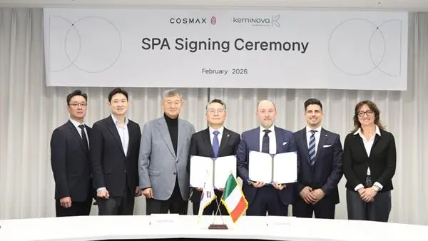 La cerimonia per la firma dell'accordo in Corea del Sud