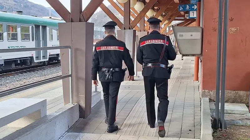 I carabinieri alla stazione ferroviaria di Edolo