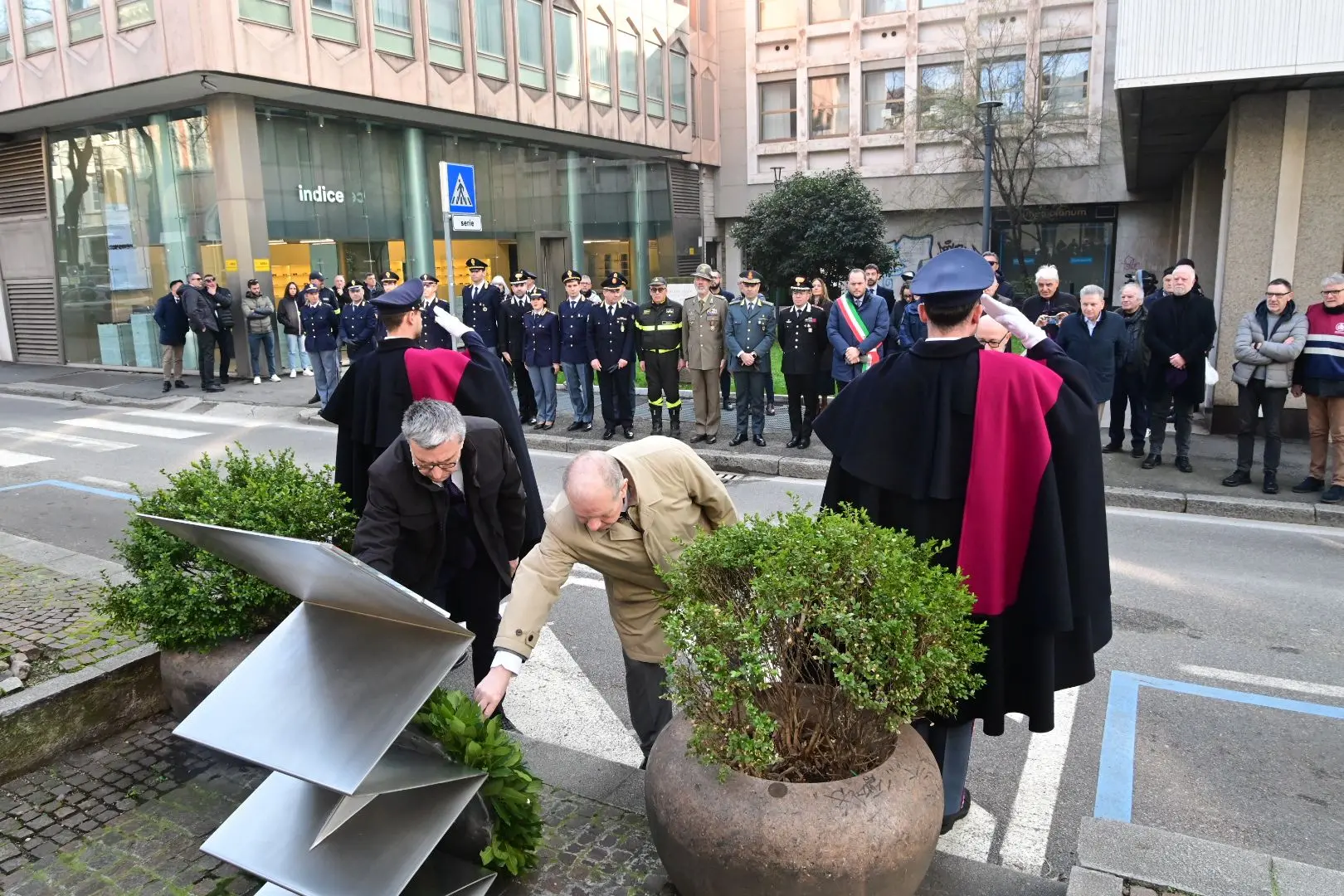 La commemorazione in via Gramsci