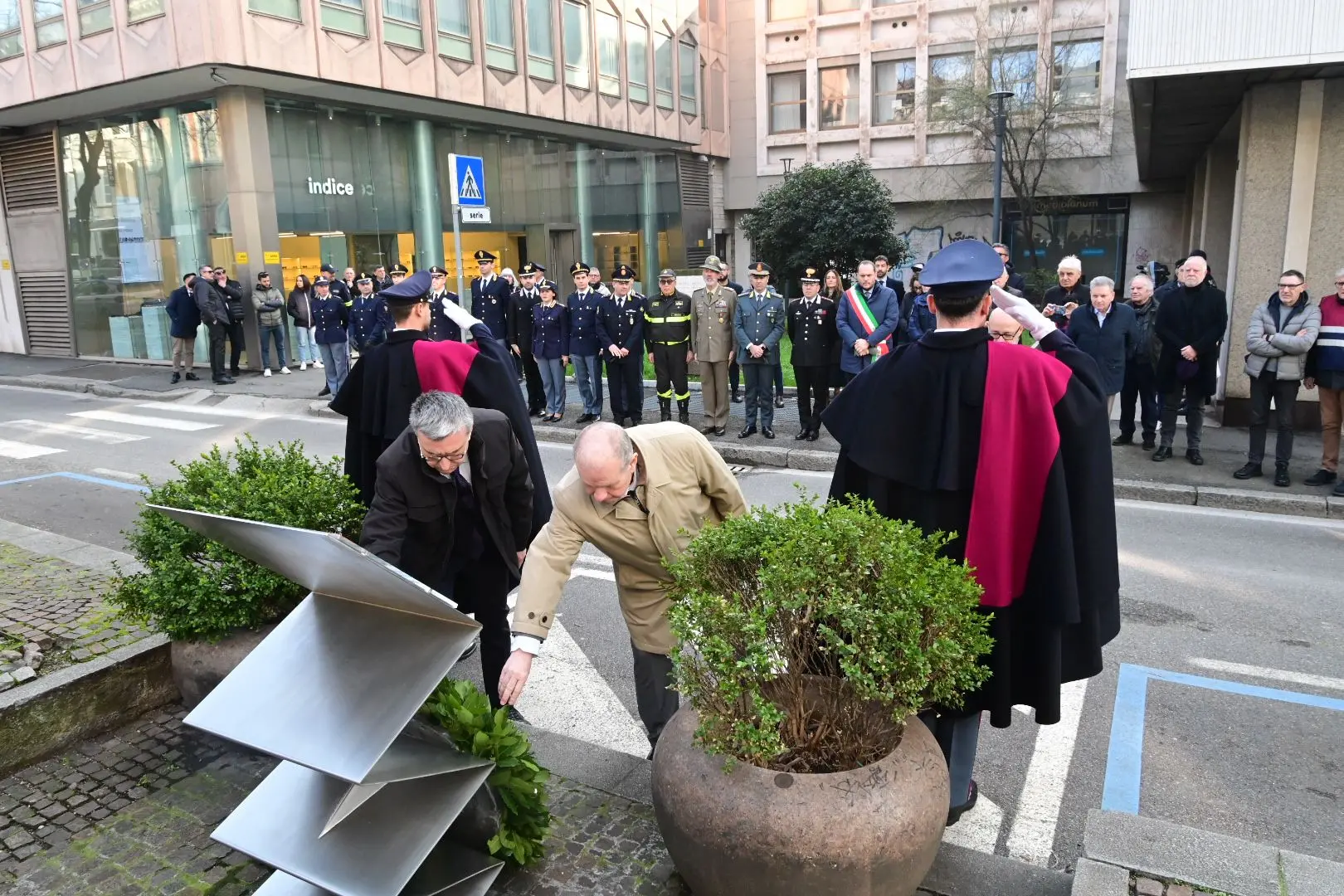 La commemorazione in via Gramsci