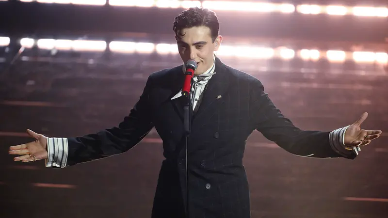 Michele Bravi sul palco dell'Ariston - Foto Ansa © www.giornaledibrescia.it