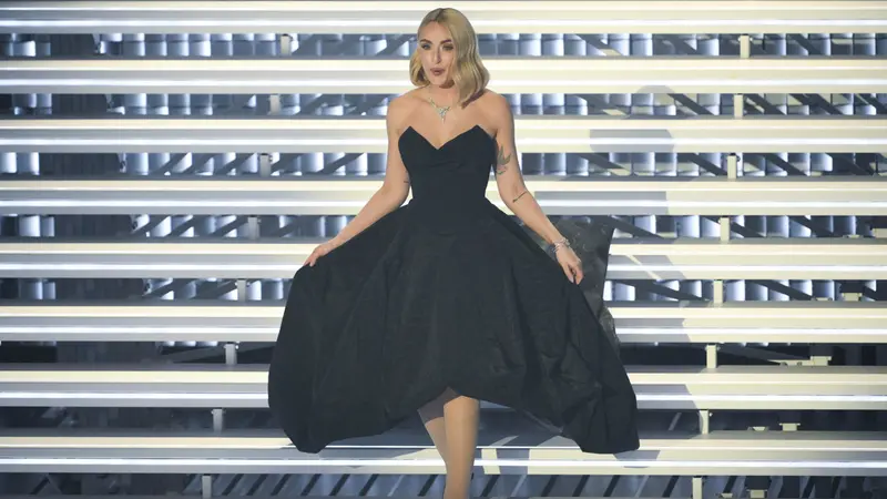 Mara Sattei in Vivienne Westwood