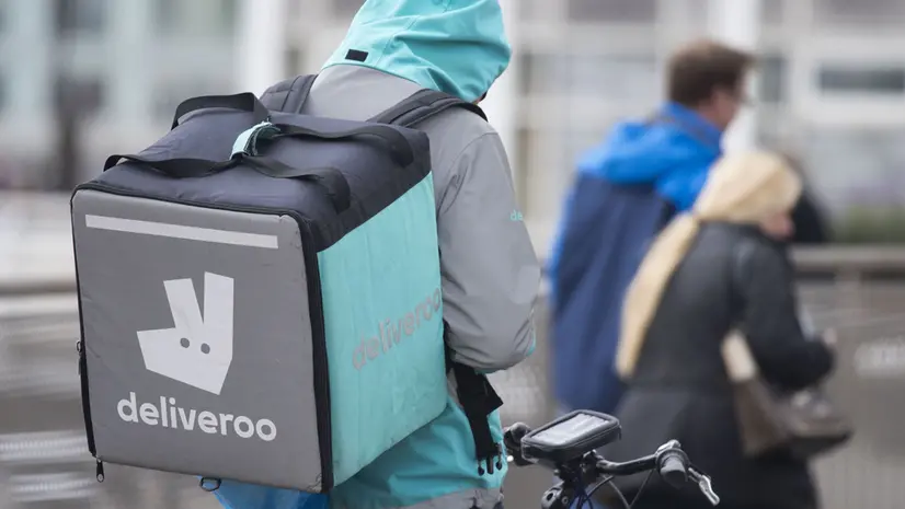 Un rider di Deliveroo