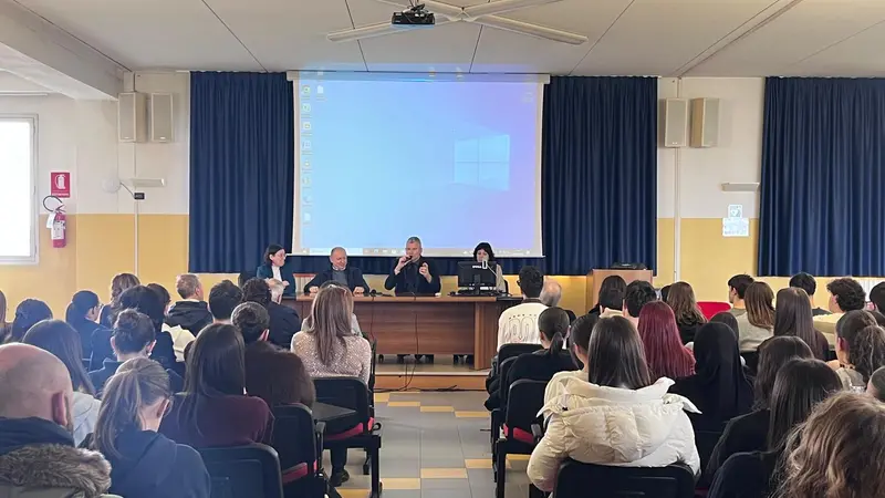 Inaugurazione del rinnovato laboratorio di chimica del Capirola - © www.giornaledibrescia.it