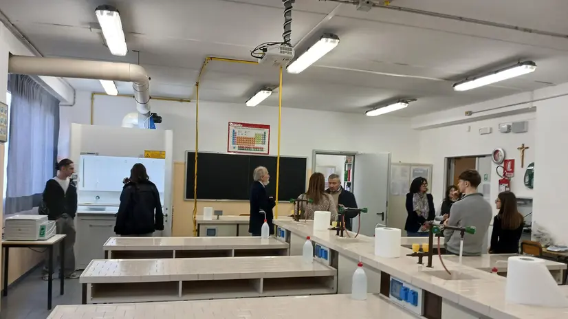 A Ghedi, nuovi dispositivi di sicurezza per il laboratorio di chimica del Capirola - © www.giornaledibrescia.it