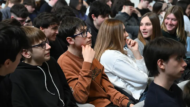 I ragazzi durante l'evento di Da Vinci 4.0 all'auditorium Santa Giulia - Foto New Reporter Favretto © www.giornaledibrescia.it