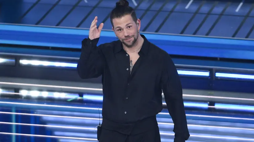 Enrico Nigiotti durante la prima serata del Festival di Sanremo 2026 - Foto Ansa © www.giornaledibrescia.it