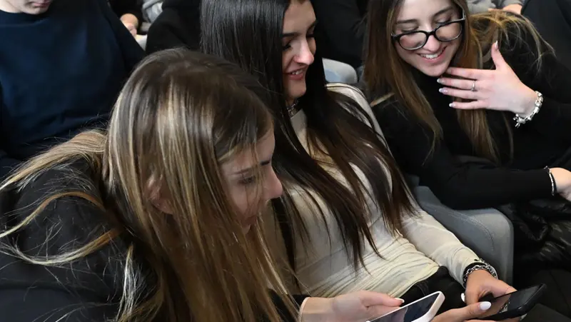 Studentesse e studenti durante l'incontro all'auditorium Santa Giulia - Foto New Reporter Favretto © www.giornaledibrescia.it