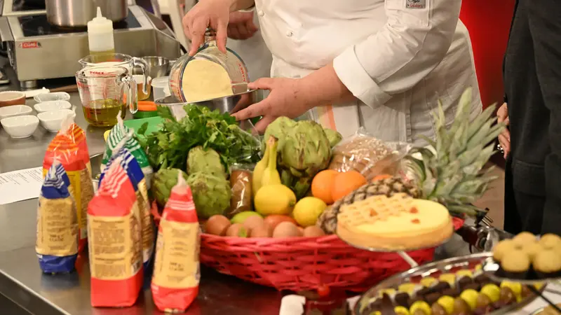 Gli studenti hanno realizzato due ricette antispreco - Foto New Reporter Favretto © www.giornaledibrescia.it