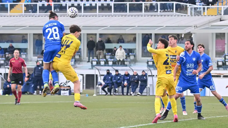 Il gol di Silvestri contro il Trento - Foto New Reporter Pasotti © www.giornaledibrescia.it