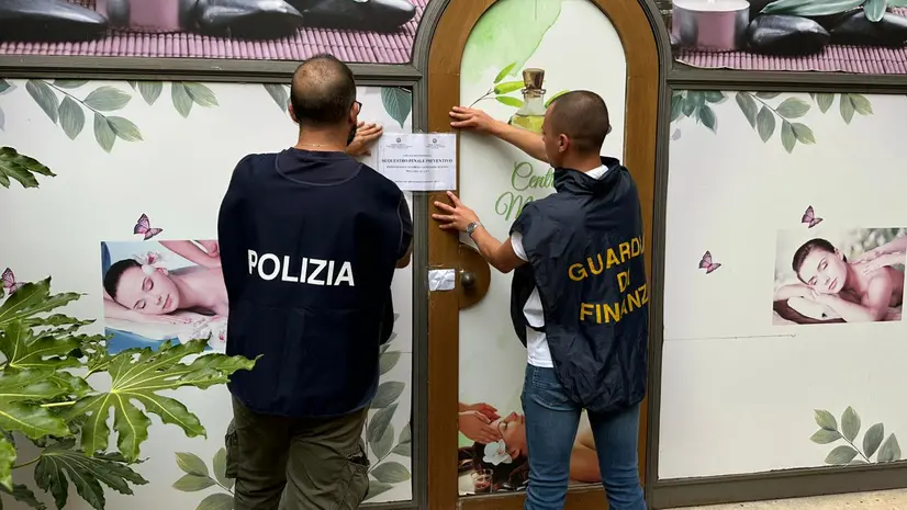 Uno dei centri massaggi sequestrati ad agosto - © www.giornaledibrescia.it