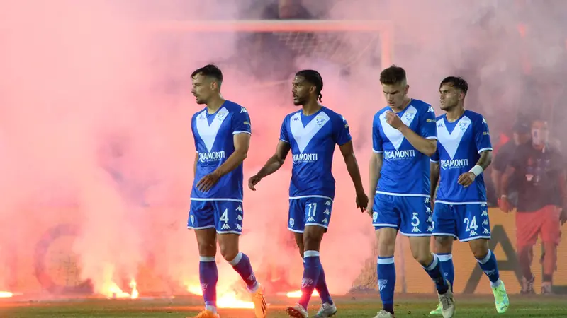 Fumogeni e invasione di campo al Rigamonti di Brescia: era il primo giugno 2023 - © www.giornaledibrescia.it