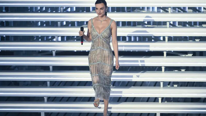 Arisa in Des Phemmes - Foto Ansa © www.giornaledibrescia.it