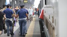 Agenti della Polfer in servizio (foto d'archivio)