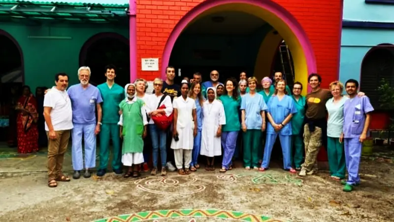 L'équipe valsabbina all'ospedale di Khulna