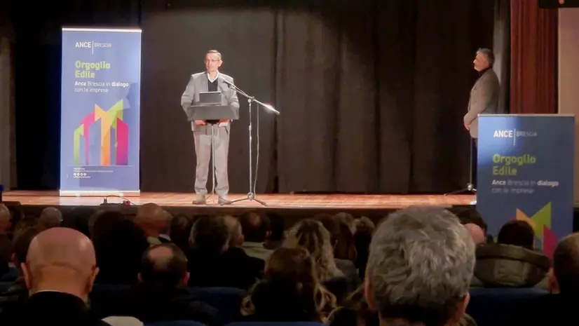 Il presidente Massimo Angelo Deldossi sul palco a Esine