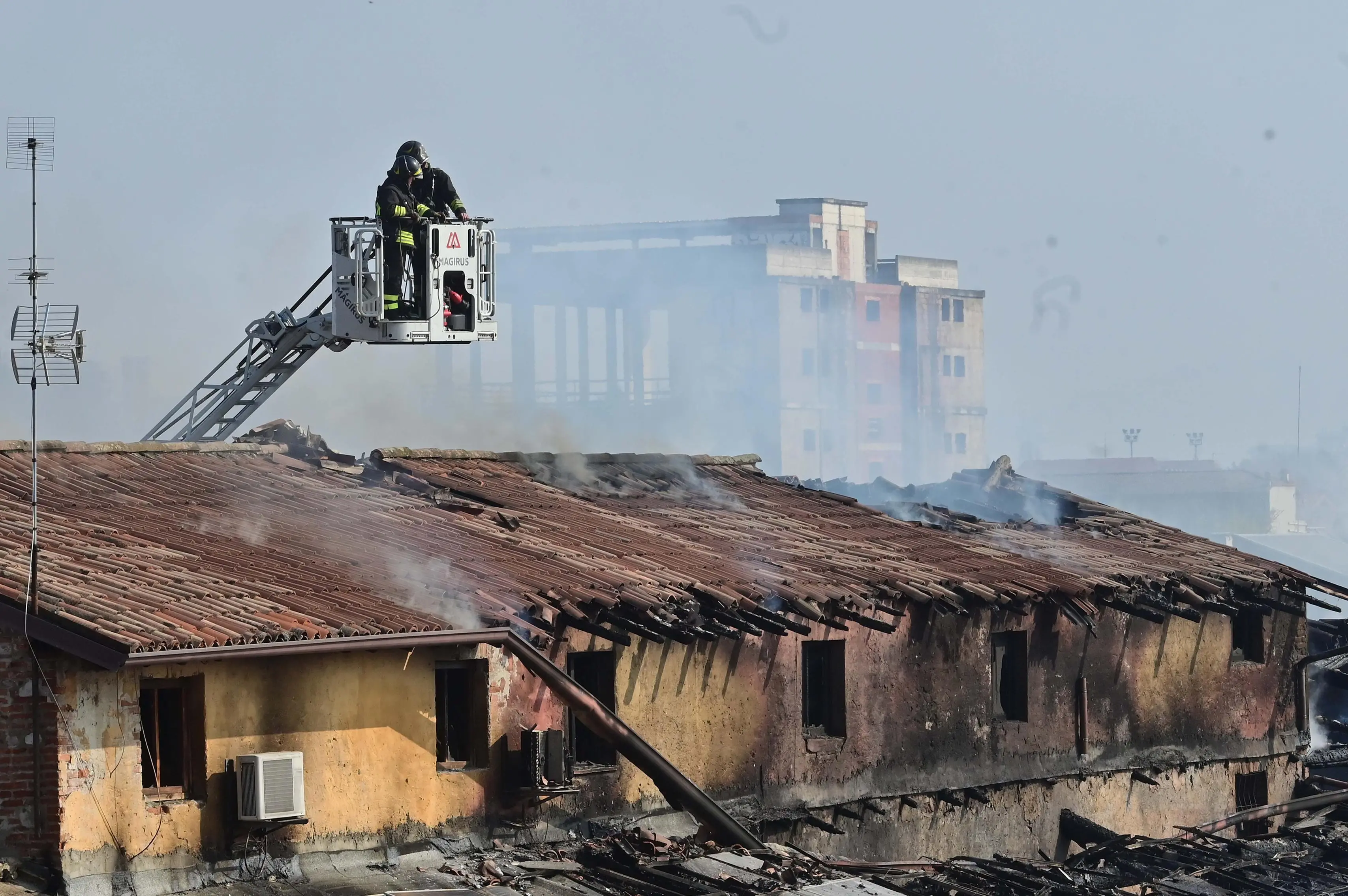 CRONACA BRESCIA VIA VAL SAVIORE INCENDIO CASCINALE REDAZIONE CRONACA 27-02-2026 GABRIELE STRADA NEW EDEN GROUP
